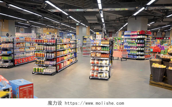 实拍超市大空间画面超市货架大型超市超市内景超市商品